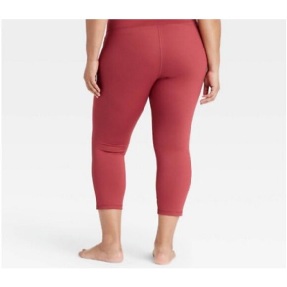 All in Motion Women's Plus Size Simplicity Mid-Rise Capri Leggings 20" Red 3X - Picture 2 of 4